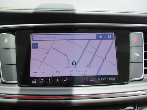 Used 2020 Buick Enclave Essence w/ LPO, Luxury Package FWD image 18