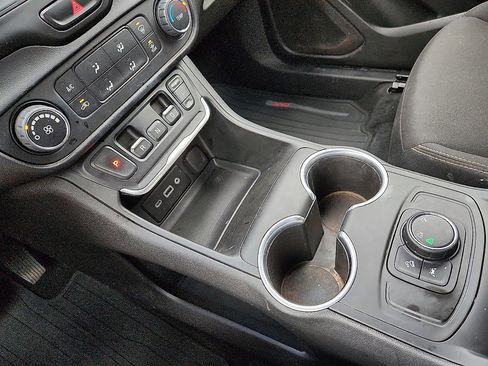 Used 2020 GMC Terrain SLE image 12