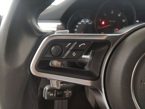 Used 2018 Porsche Macan image 16