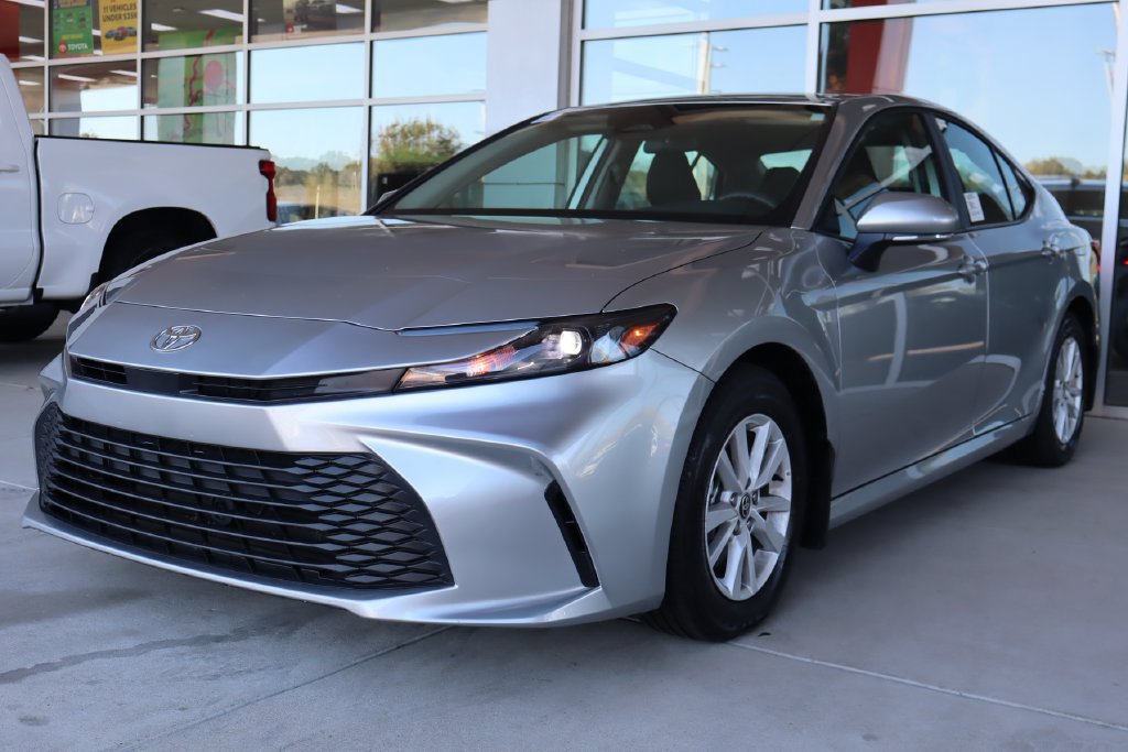 Used 2026 Toyota Camry LE FWD image 3