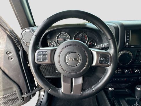 Used 2018 Jeep Wrangler Unlimited Sahara w/ Dual Top Group AWD/4WD image 7