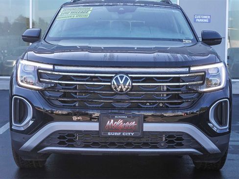 Used 2025 Volkswagen Atlas Peak Edition SE image 2
