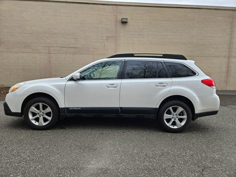 Used 2013 Subaru Outback 2.5i Premium image 3