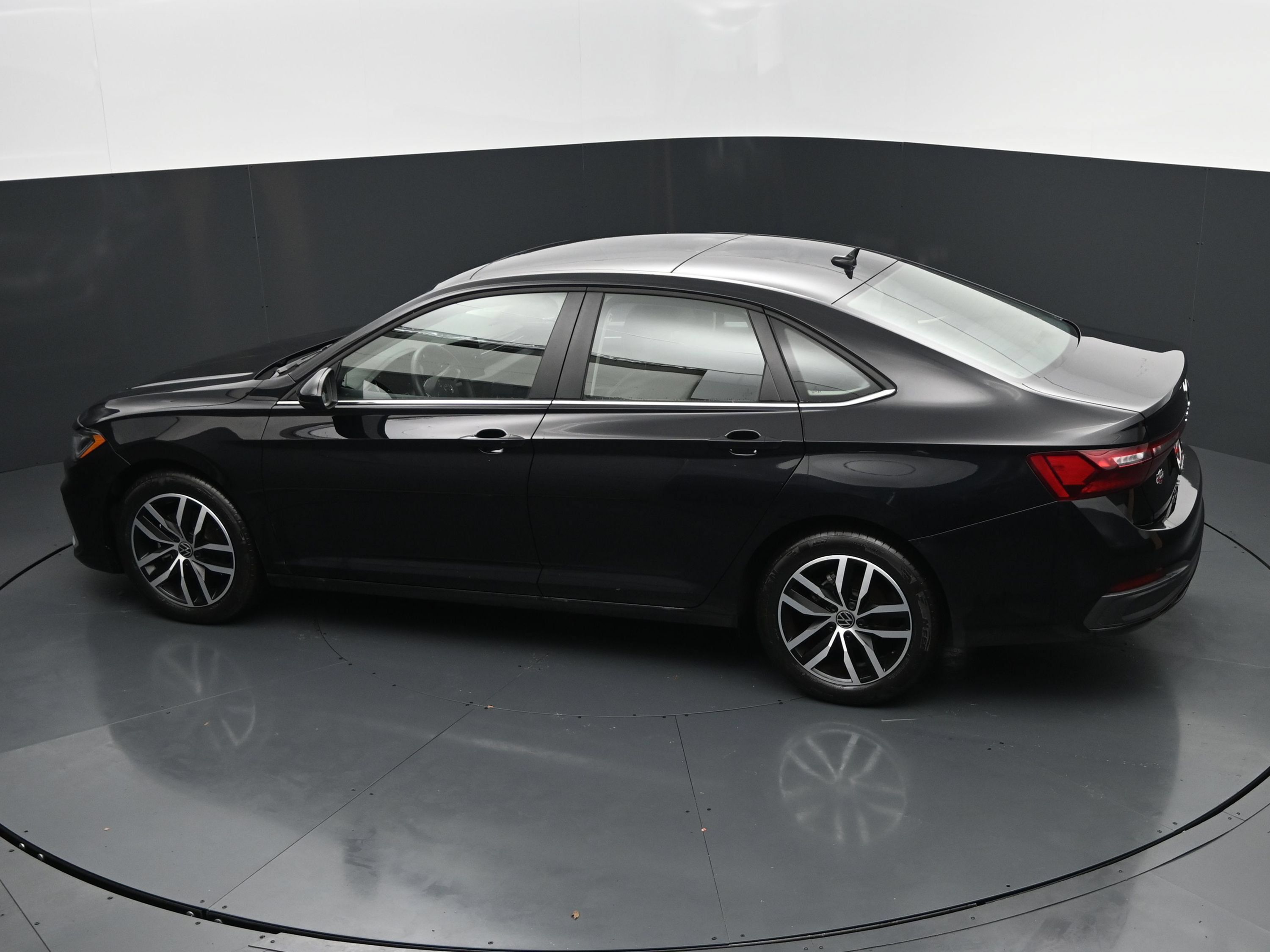 Used 2026 Volkswagen Jetta SE FWD image 28