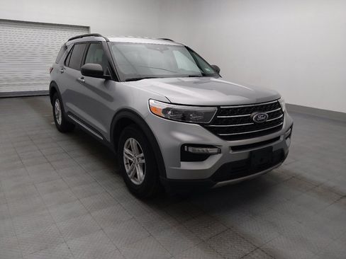 Used 2024 Ford Explorer XLT w/ Equipment Group 202A RWD image 13