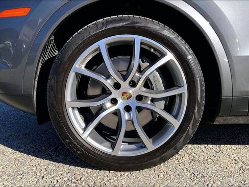 Used 2019 Porsche Cayenne S image 9