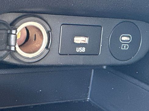 Used 2025 Hyundai Elantra SE FWD image 31