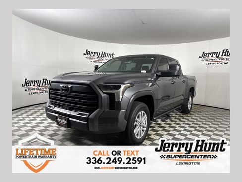 Used 2022 Toyota Tundra SR5 w/ SR5 Convenience Package AWD/4WD image 1
