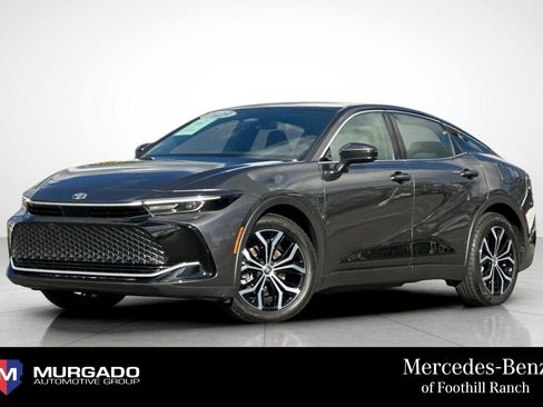 Used 2023 Toyota Crown XLE image 1