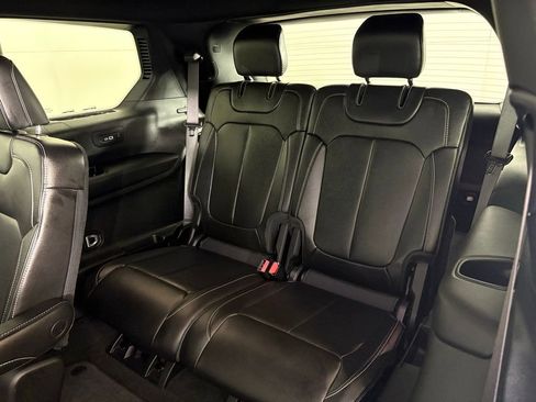 Used 2024 Jeep Grand Cherokee L Limited w/ Black Appearance Package image 39