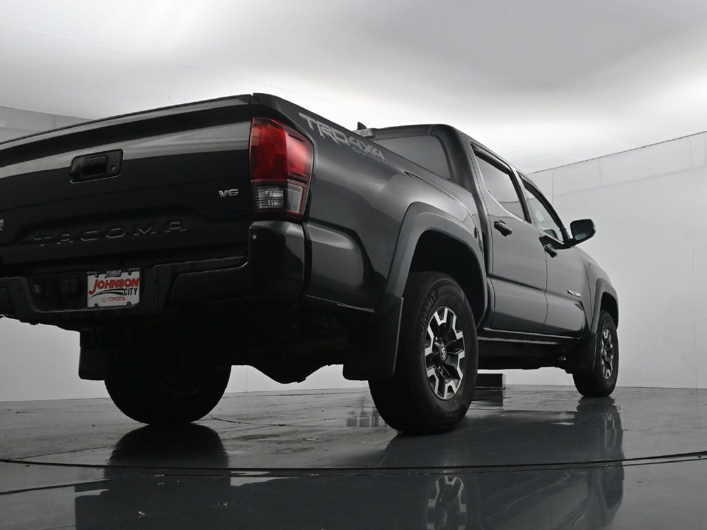 Used 2018 Toyota Tacoma TRD Off-Road w/ Technology Package AWD/4WD image 36