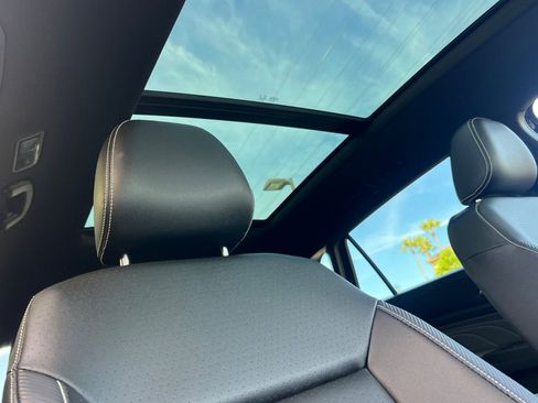 Used 2023 Volkswagen Atlas Cross Sport SEL image 17