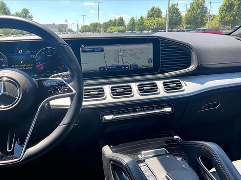 Used 2025 Mercedes-Benz GLS 450 4MATIC image 19