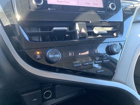 Used 2022 Toyota Camry SE image 27