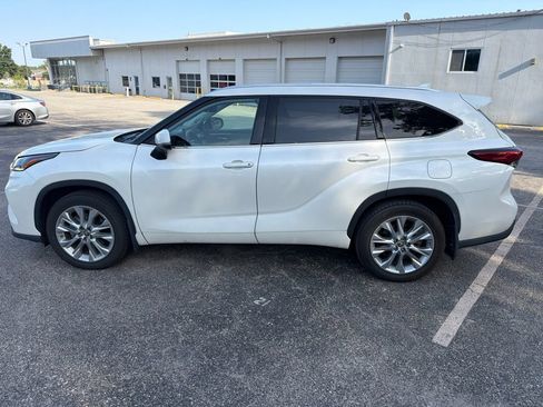 Used 2021 Toyota Highlander Limited AWD/4WD image 5
