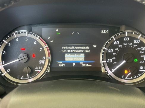 Used 2024 Toyota Highlander XLE FWD image 21