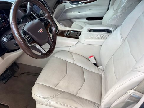 Used 2017 Cadillac Escalade Premium Luxury AWD/4WD image 13