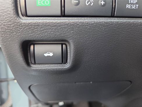 Used 2024 Nissan Sentra SR w/ SR Premium Package FWD image 16