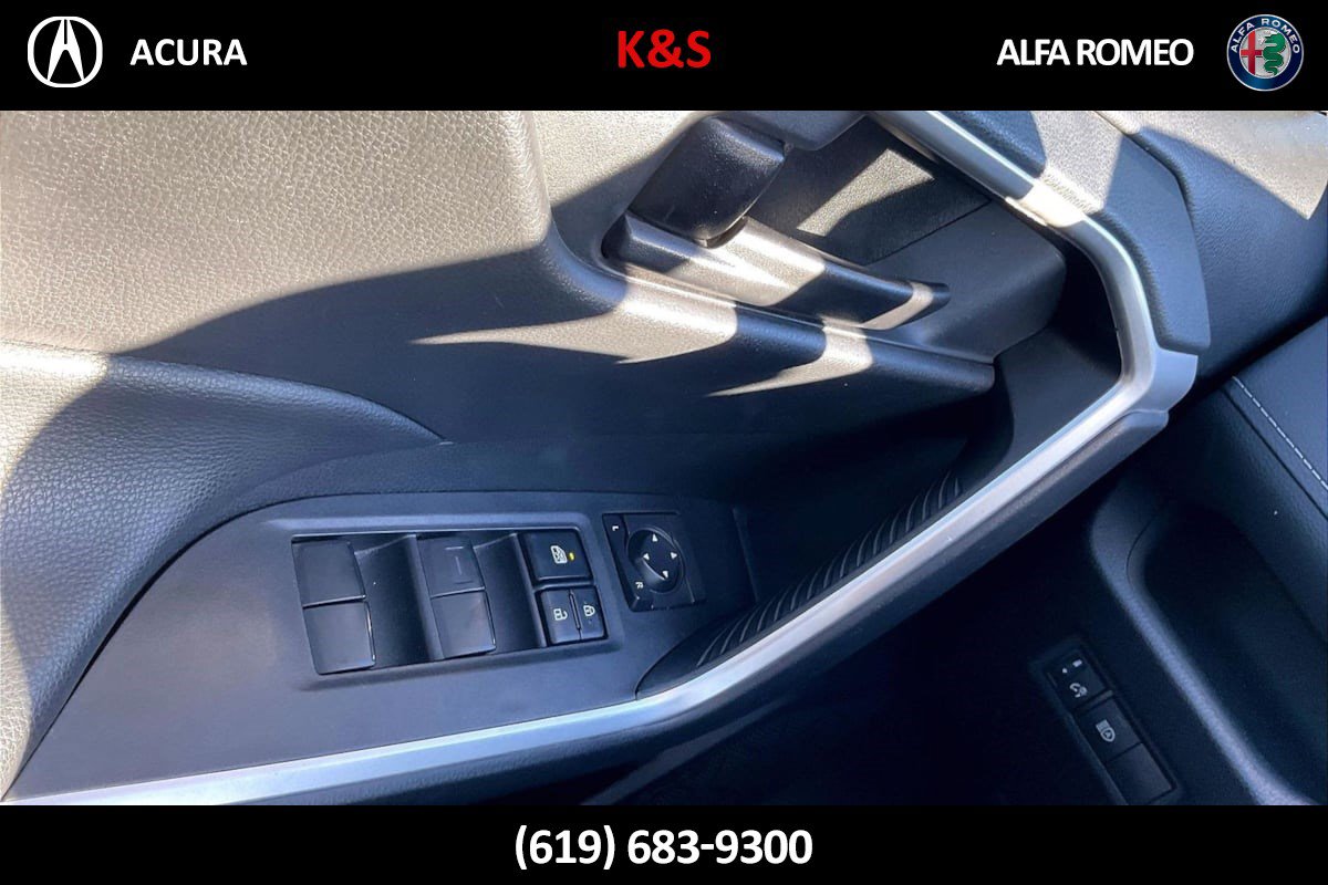 Used 2025 Toyota RAV4 LE AWD/4WD image 8