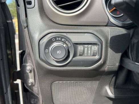 Used 2019 Jeep Wrangler Unlimited Sport S AWD/4WD image 29