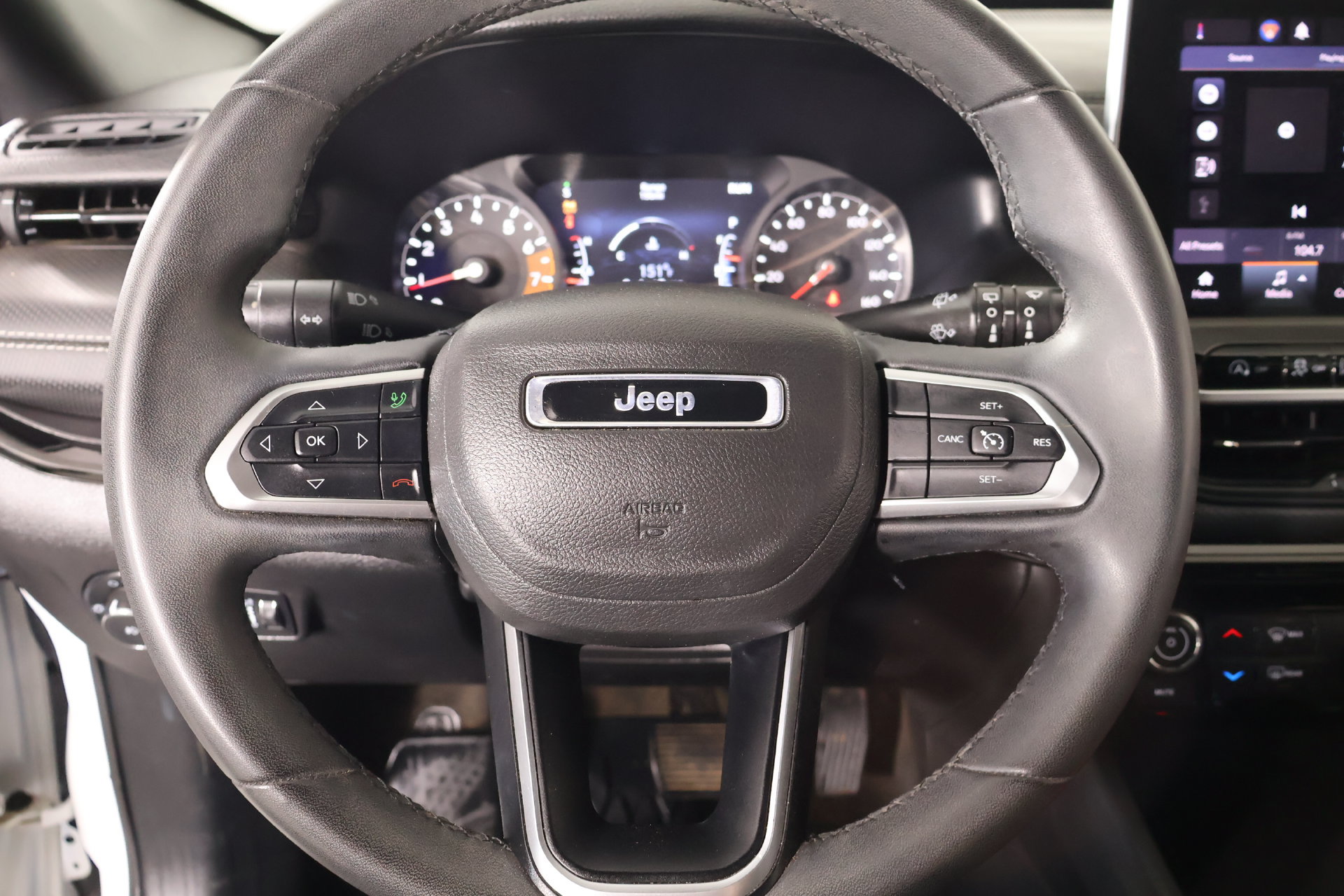 Used 2022 Jeep Compass Latitude FWD image 3
