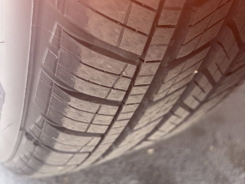 Used 2023 Volkswagen Taos SE w/ Panoramic Sunroof Package image 16