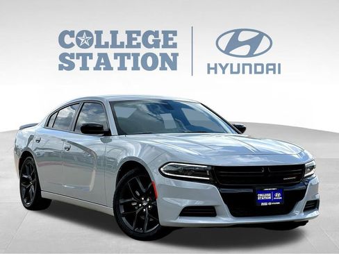 Used 2022 Dodge Charger SXT w/ Blacktop Package image 3