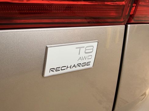 Used 2024 Volvo XC60 T8 Ultimate image 9