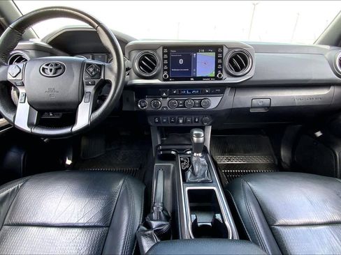 Used 2021 Toyota Tacoma TRD Off-Road w/ TRD Premium Off Road Package AWD/4WD image 15