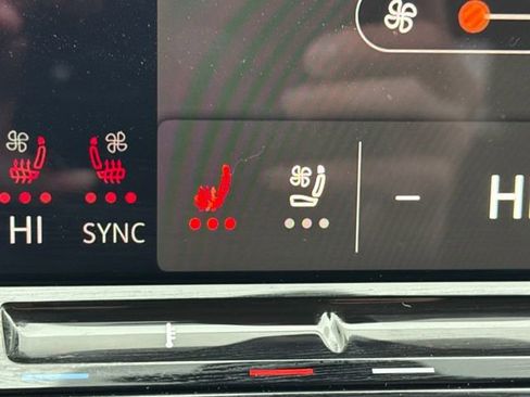 Used 2025 Volkswagen Atlas Peak Edition SE image 30