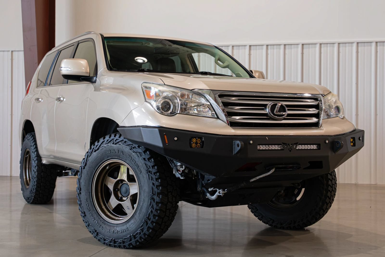 Used 2011 Lexus GX 460 w/ Convenience Pkg AWD/4WD image 2