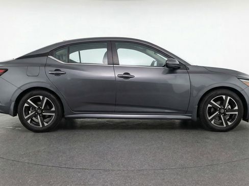 Used 2025 Nissan Sentra SV FWD image 11