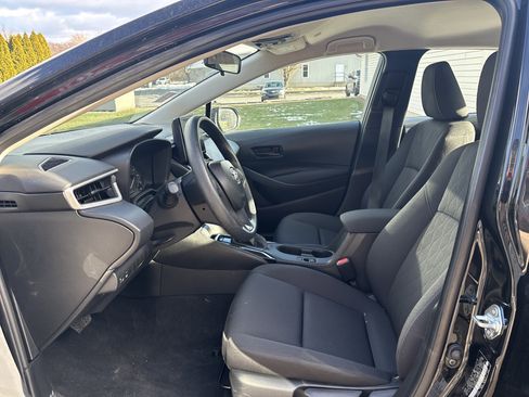 Used 2025 Toyota Corolla LE image 13