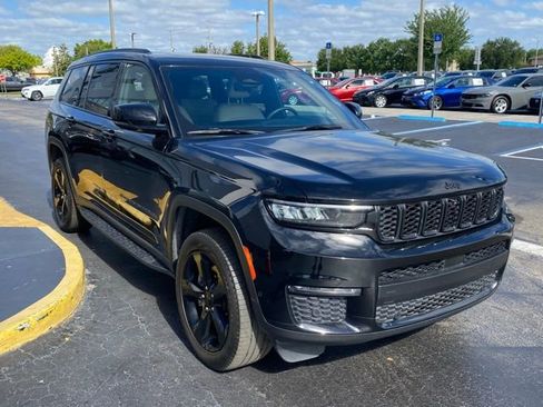 Used 2025 Jeep Grand Cherokee L Limited w/ Luxury Tech Group II image 2