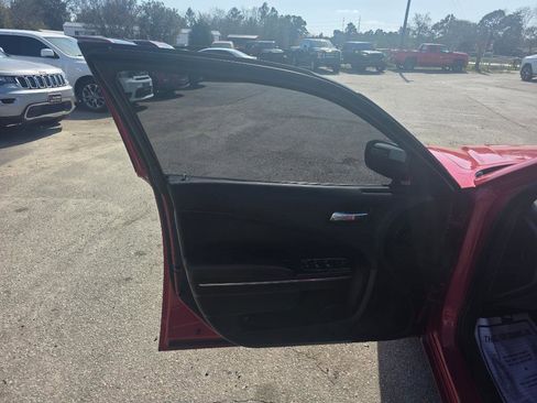 Used 2013 Dodge Charger SE w/ Sport Appearance Group image 6