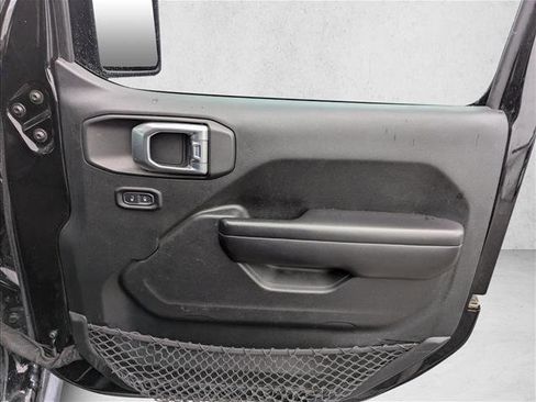 Used 2018 Jeep Wrangler Unlimited Rubicon image 26