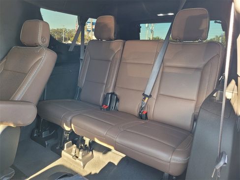 Certified 2024 Chevrolet Suburban High Country image 17