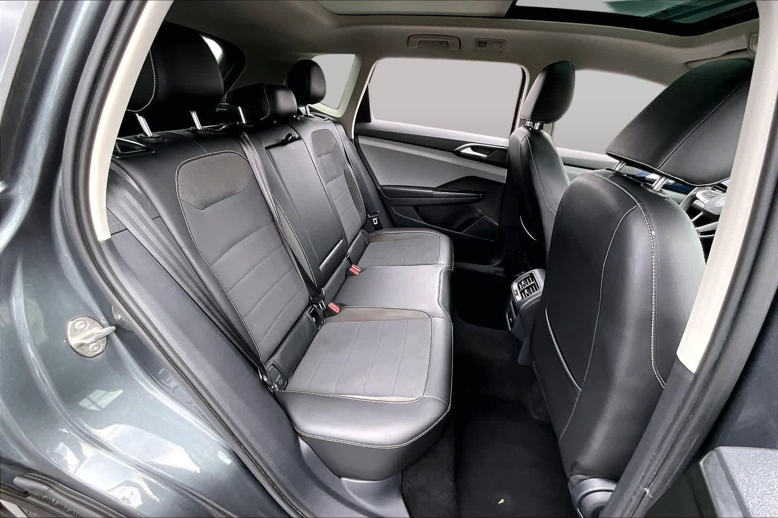 Used 2023 Volkswagen Taos SE w/ Panoramic Sunroof Package AWD/4WD image 21