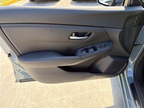 Used 2024 Nissan Sentra SV FWD image 16
