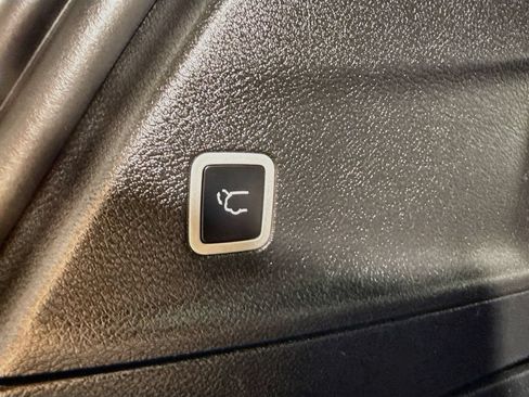 Used 2025 Chrysler Pacifica Select FWD image 37