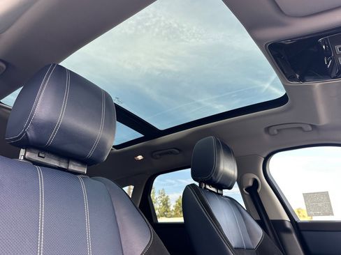 Used 2019 Land Rover Range Rover Velar S image 17