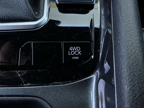 Used 2025 Jeep Compass Latitude image 22