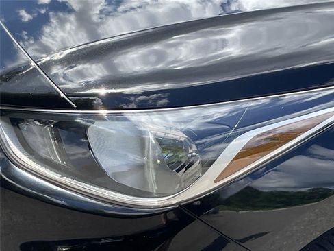Used 2022 Hyundai Accent SE w/ Cargo Package FWD image 9