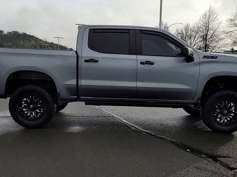 Used 2024 Chevrolet Silverado 1500 LT Trail Boss w/ Convenience Package II image 9