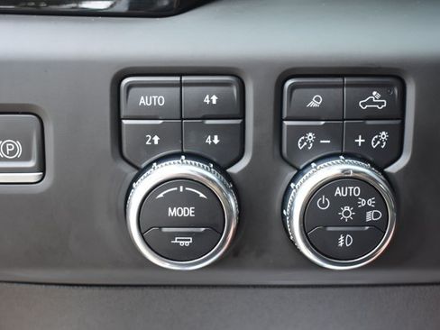 Used 2024 GMC Sierra 2500 AT4 w/ AT4 Premium Plus Package AWD/4WD image 32
