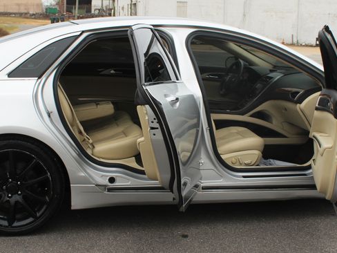 Used 2013 Lincoln MKZ Base image 10