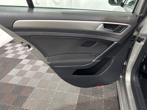 Used 2017 Volkswagen Golf S image 19