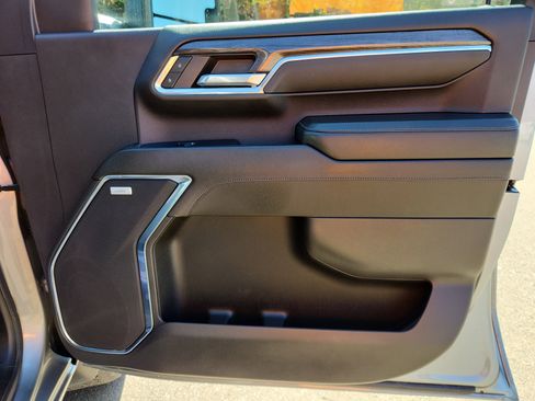 Used 2024 Chevrolet Silverado 2500 LTZ w/ LTZ Convenience Package image 38