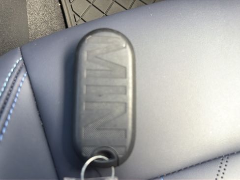 Used 2025 MINI Cooper 4-Door Hardtop FWD image 25