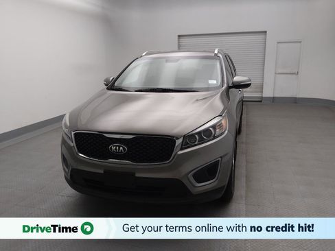 Used 2017 Kia Sorento LX w/ LX Convenience Package image 1